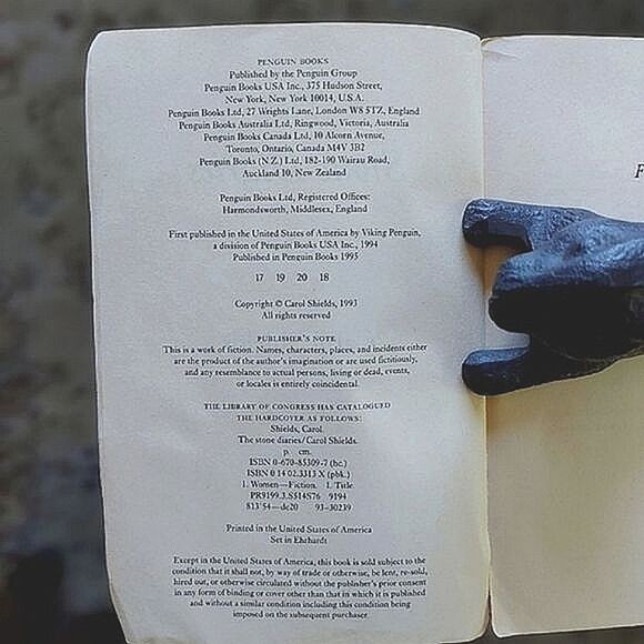 Vtg 90s Book | The Stone Diaries by Carol Shields - Picture 6 of 11